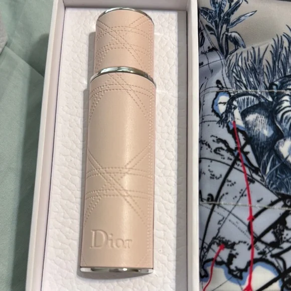 Dior Travel Set with Blue and White Accessories NEW IN BOX - Picture 3 of 6